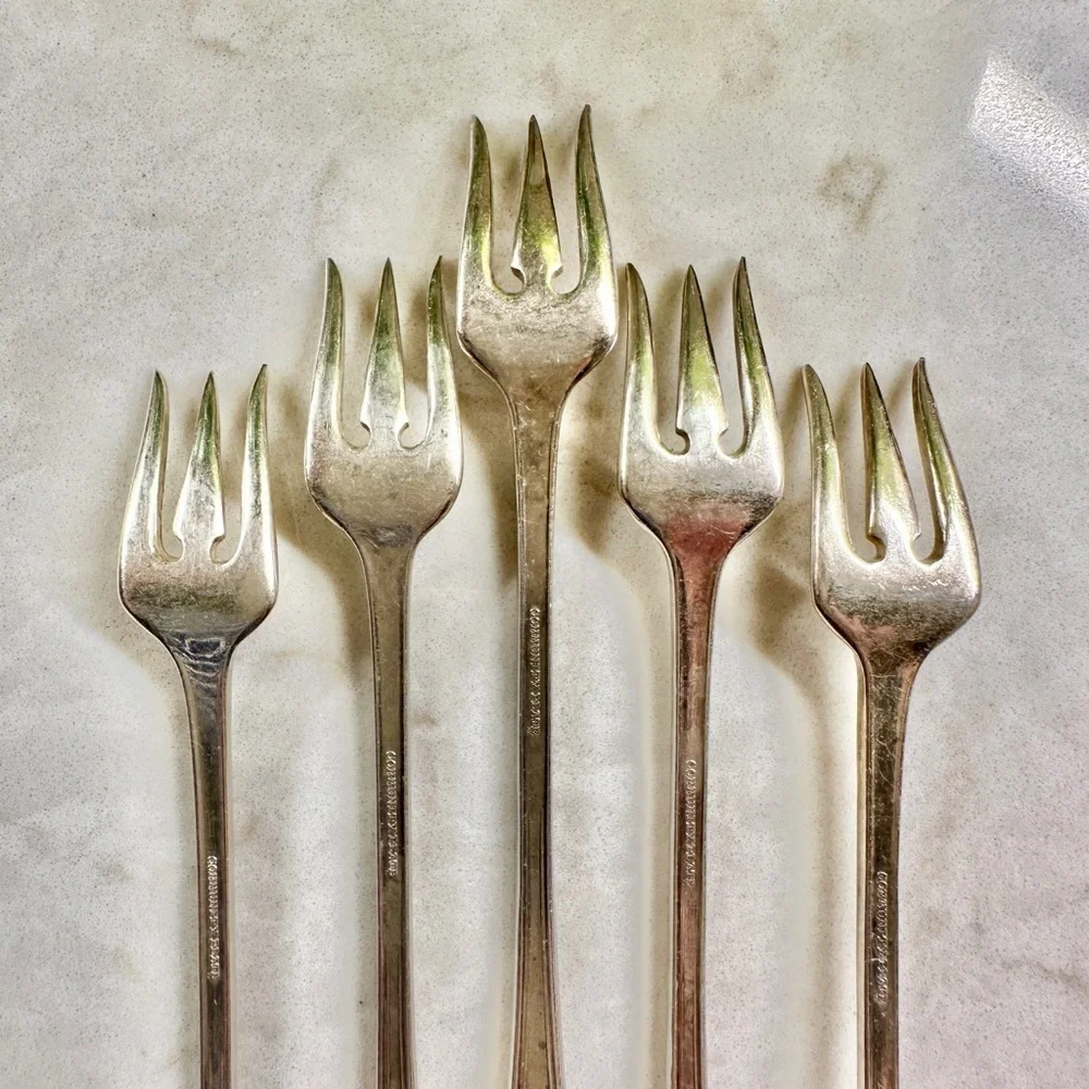 SET/5, ONEIDA, COMMUNITY PLATE, COCKTAIL/SEAFOOD 6” FORKS.